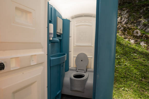 Porta potty delivery and setup in Springville, IA